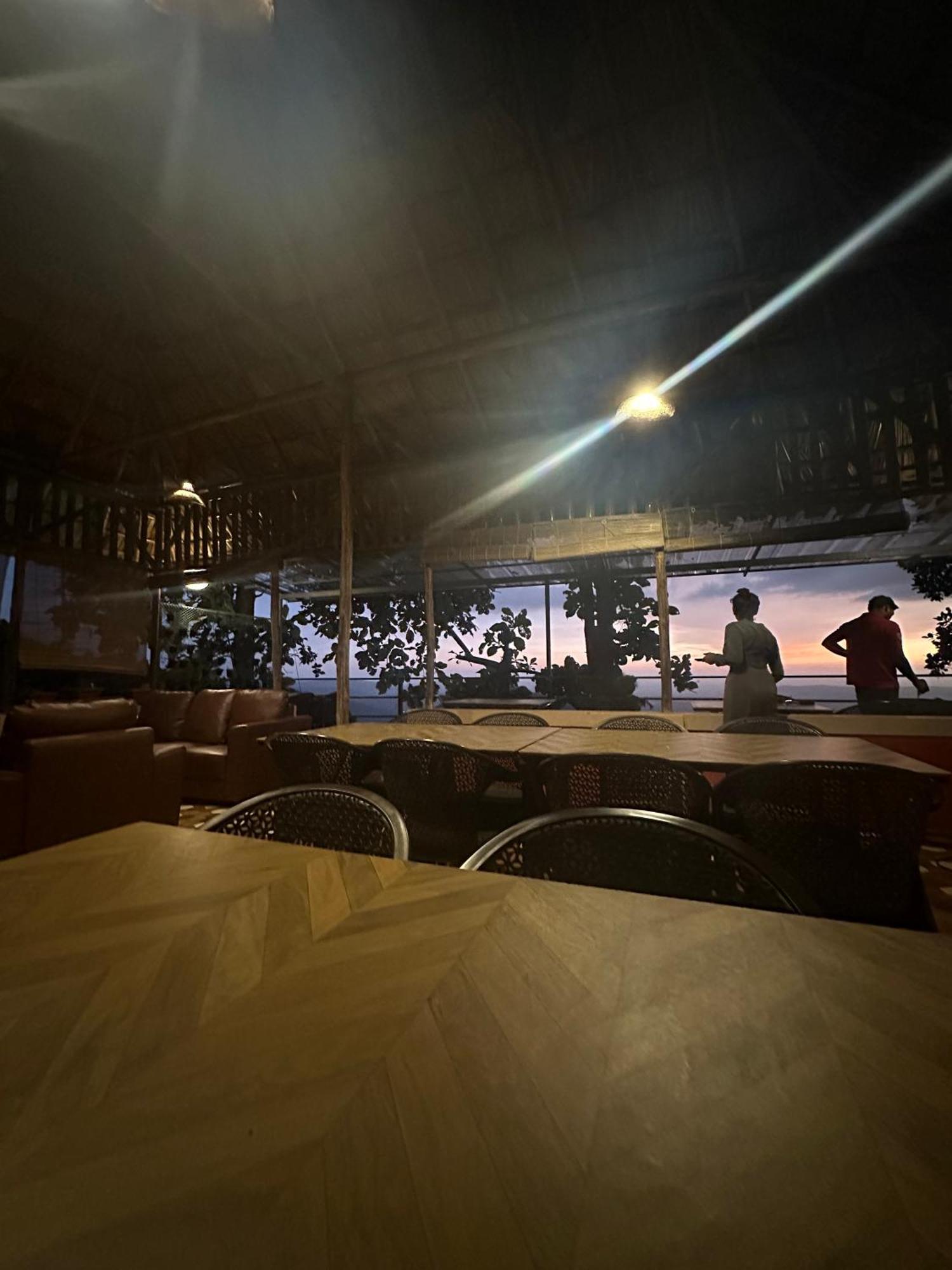 Sunset Valley Kerala Pool Resort - Serene Natural Forest Cottage Stay In Idukki With Sunrise & Sunset Panoramas, Natural Streams & Tranquil Summer Evenings Pīrmed 外观 照片