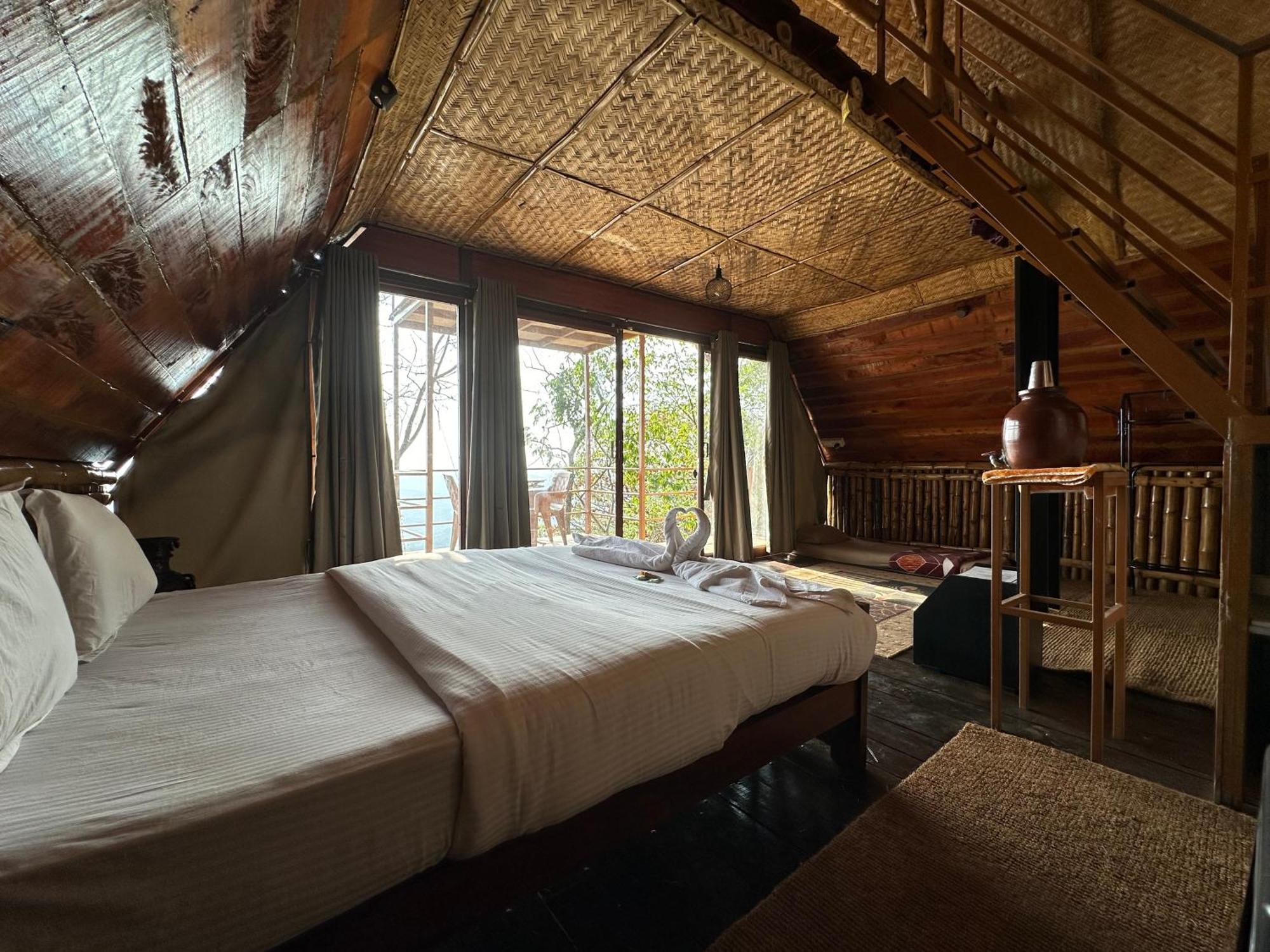 Sunset Valley Kerala Pool Resort - Serene Natural Forest Cottage Stay In Idukki With Sunrise & Sunset Panoramas, Natural Streams & Tranquil Summer Evenings Pīrmed 外观 照片