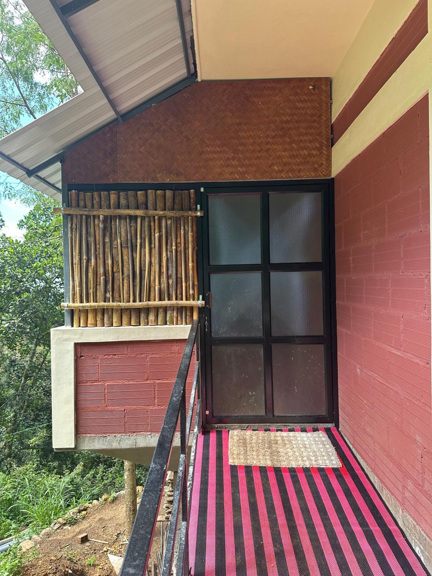 Sunset Valley Kerala Pool Resort - Serene Natural Forest Cottage Stay In Idukki With Sunrise & Sunset Panoramas, Natural Streams & Tranquil Summer Evenings Pīrmed 外观 照片