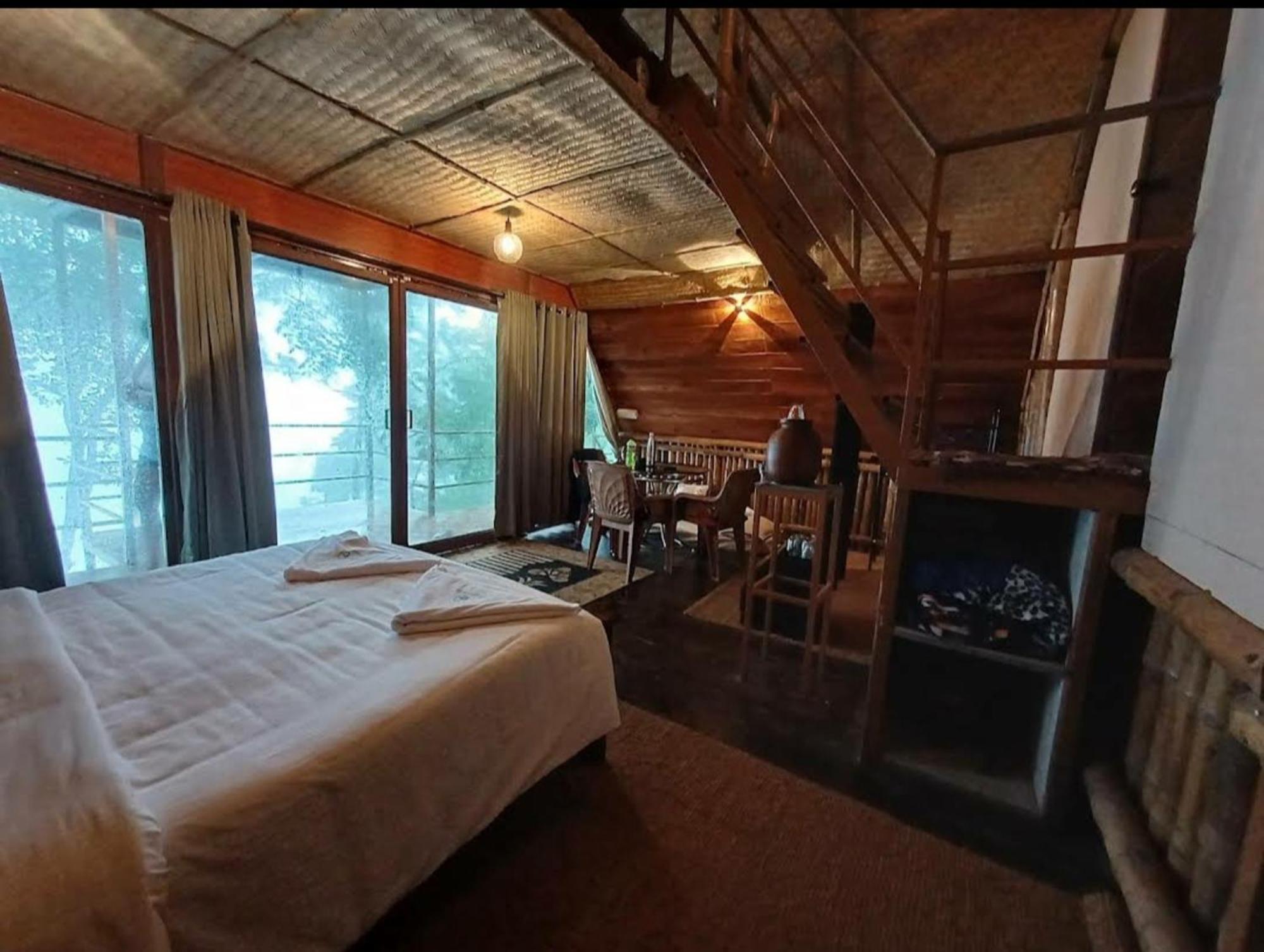 Sunset Valley Kerala Pool Resort - Serene Natural Forest Cottage Stay In Idukki With Sunrise & Sunset Panoramas, Natural Streams & Tranquil Summer Evenings Pīrmed 外观 照片