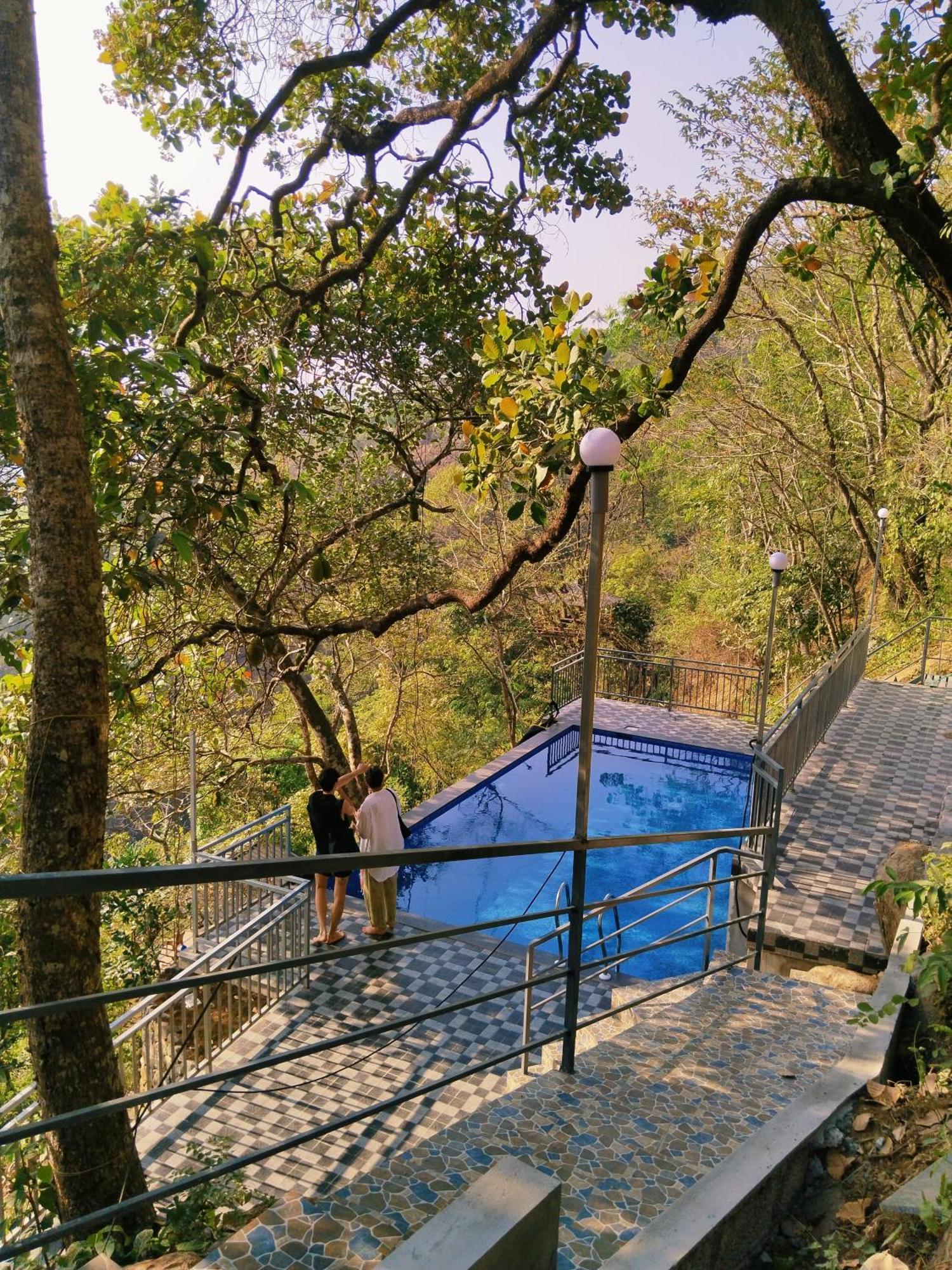 Sunset Valley Kerala Pool Resort - Serene Natural Forest Cottage Stay In Idukki With Sunrise & Sunset Panoramas, Natural Streams & Tranquil Summer Evenings Pīrmed 外观 照片